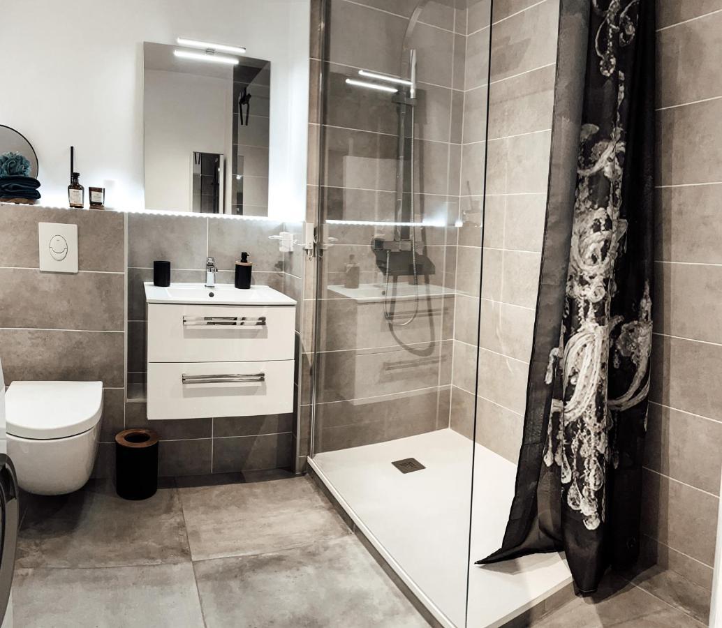 Le Cocon Blanc Metz - T2 - Parking Prive - Balcon - Nouvelle Ville, Gare Bagian luar foto